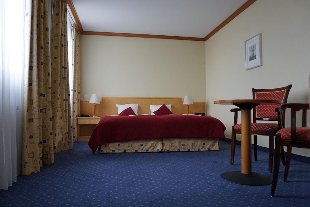 Hotel Rallye & Entrees Aux Bains De La Gruyere Bulle Bagian luar foto