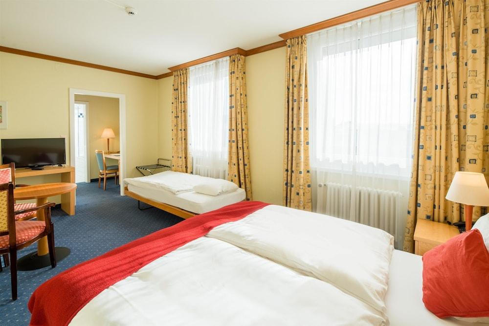 Hotel Rallye & Entrees Aux Bains De La Gruyere Bulle Bagian luar foto